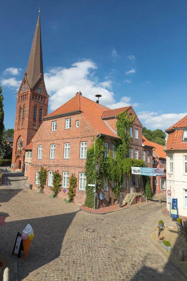 Hotel Gaestehaus Von Herzen Lauenburgo/Elbe Exterior foto